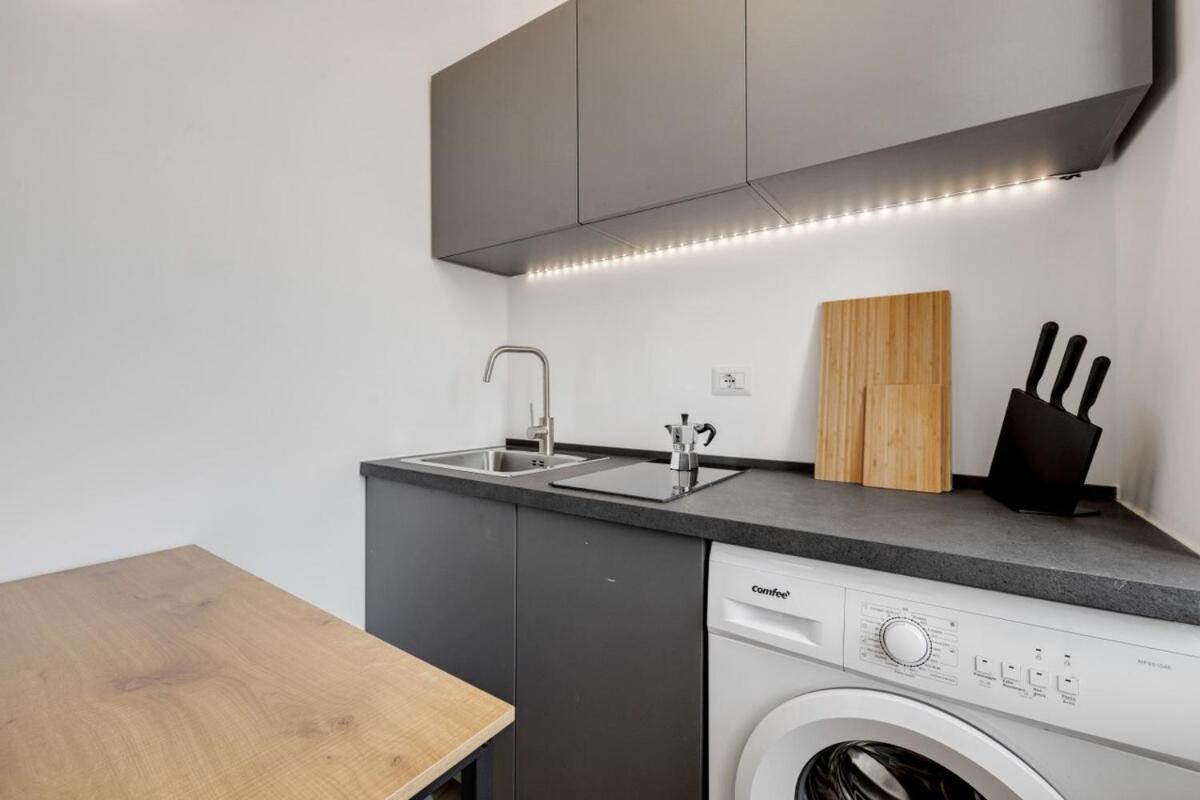 Homeby, Cozy Penthouse Apartment Милано Екстериор снимка