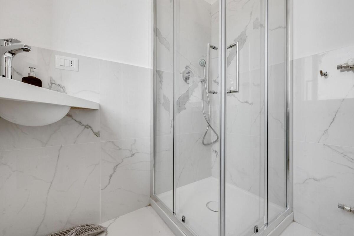 Homeby, Cozy Penthouse Apartment Милано Екстериор снимка