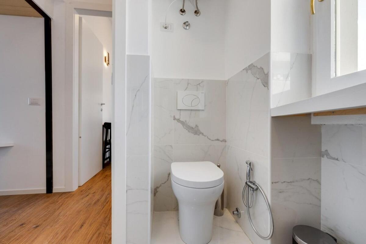 Homeby, Cozy Penthouse Apartment Милано Екстериор снимка