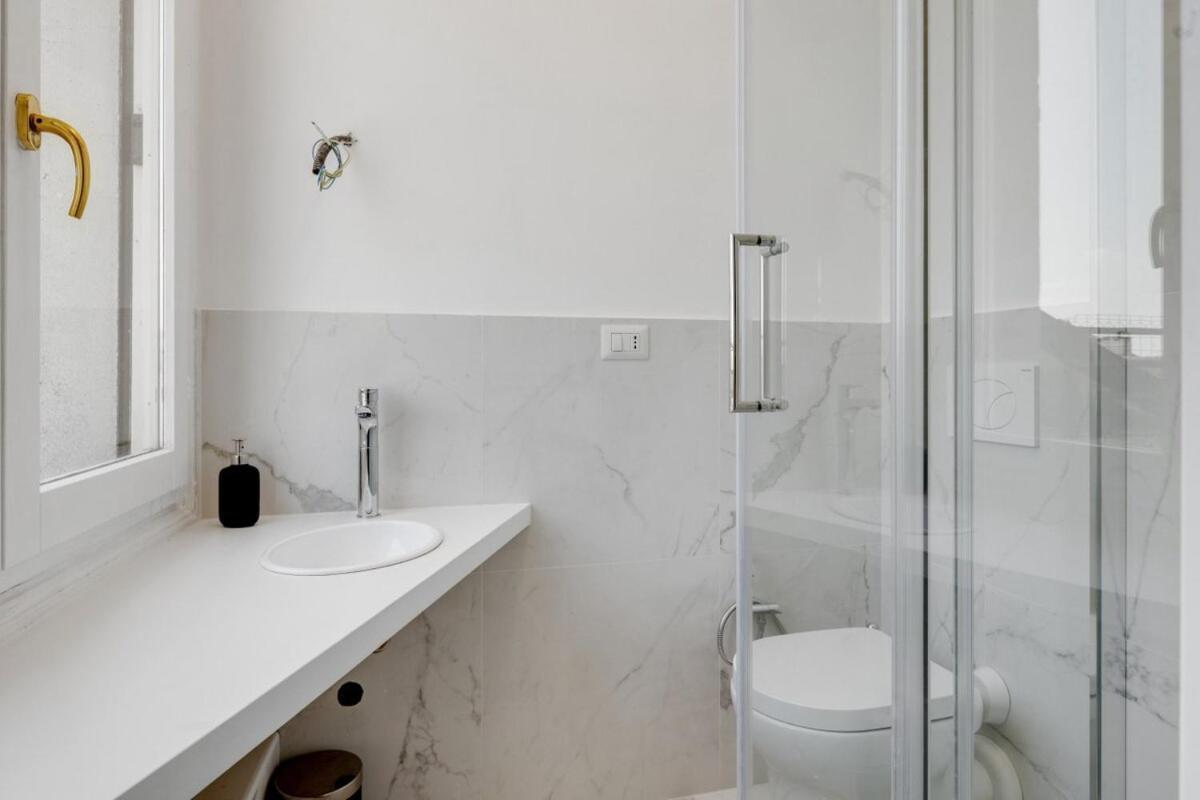 Homeby, Cozy Penthouse Apartment Милано Екстериор снимка